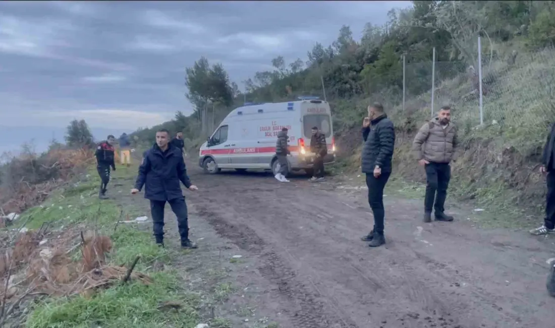 Bursa’nın Mudanya ilçesinin tarihi Kumyaka Mahallesi’nde zeytinlikteki su kuyusunu temizlemek