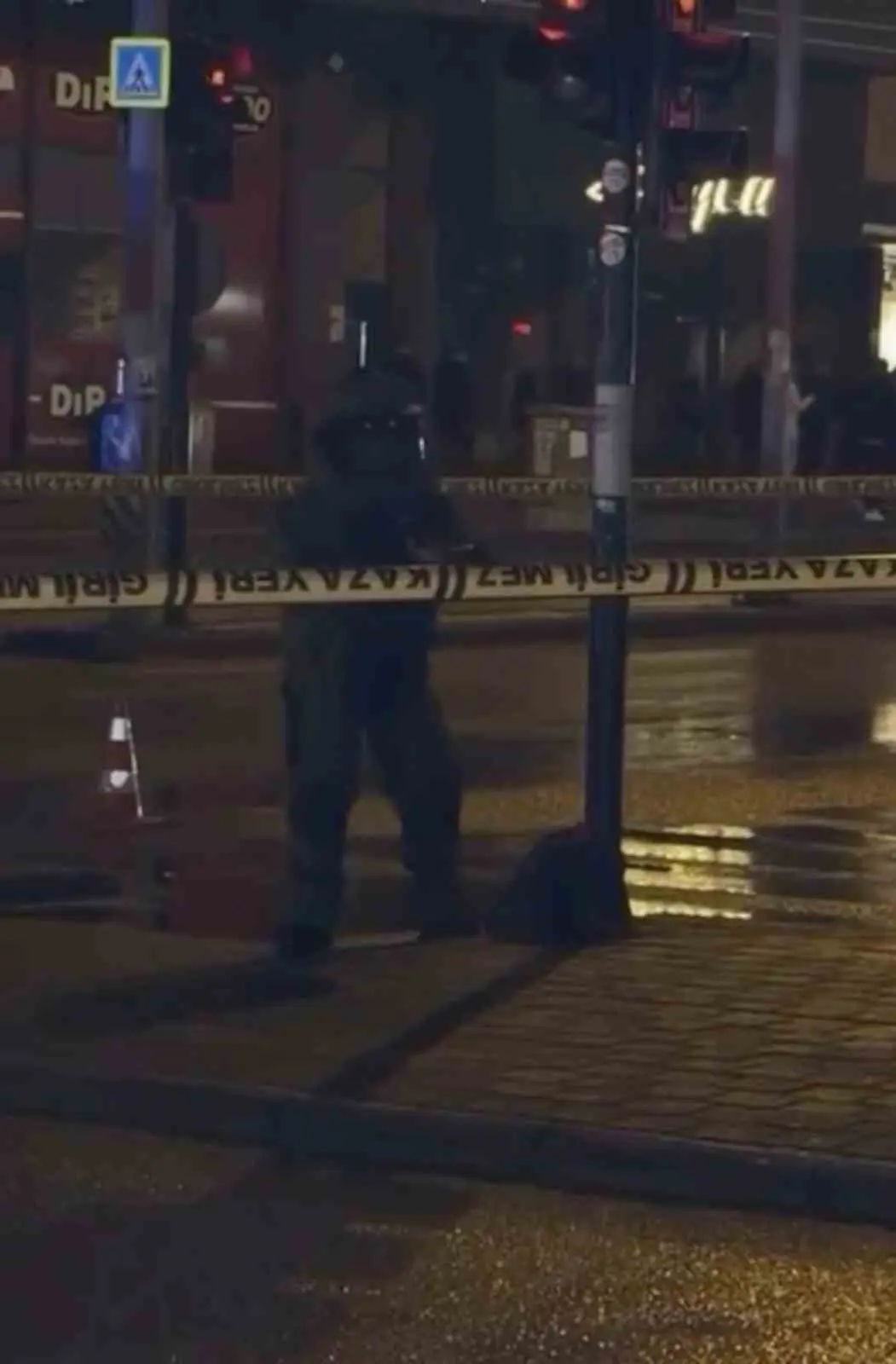 Bursa’da yol kenarına bırakılan şüpheli çanta, bomba ihbarı üzerine polis