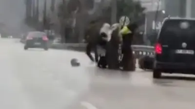 Bursa’nın Kestel ilçesinde seyir halindeki sürücü ile kurye arasında çıkan