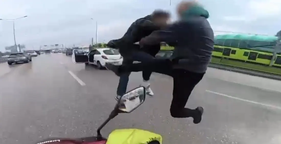 Bursa’da iki sürücü arasında ’yol verme’ tartışması nedeniyle çıkan kavgada