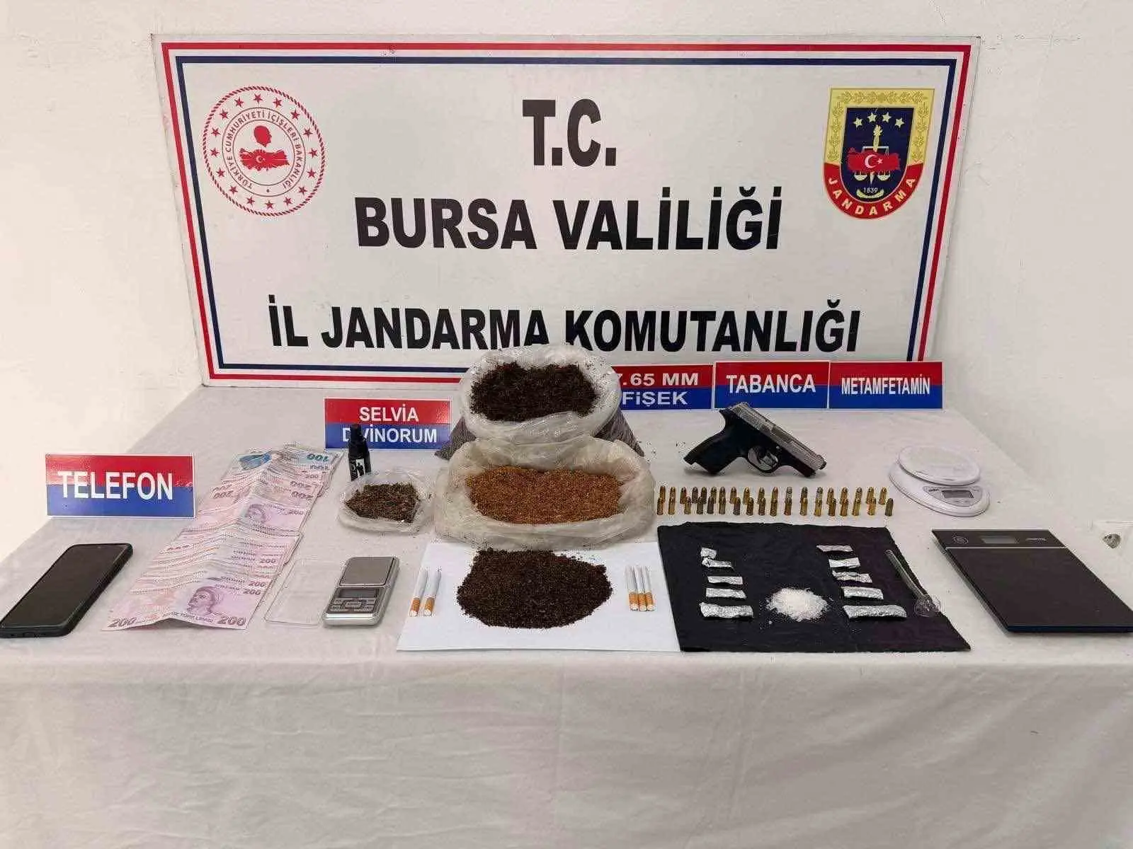 Bursa’nın Yıldırım ilçesinde jandarma ekiplerince düzenlenen operasyonda, çok miktarda uyuşturucu