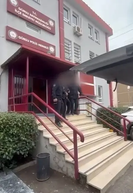 Bursa’nın Gürsu ilçesinde polis ekiplerince uyuşturucu ticareti yaptığı tespit edilen