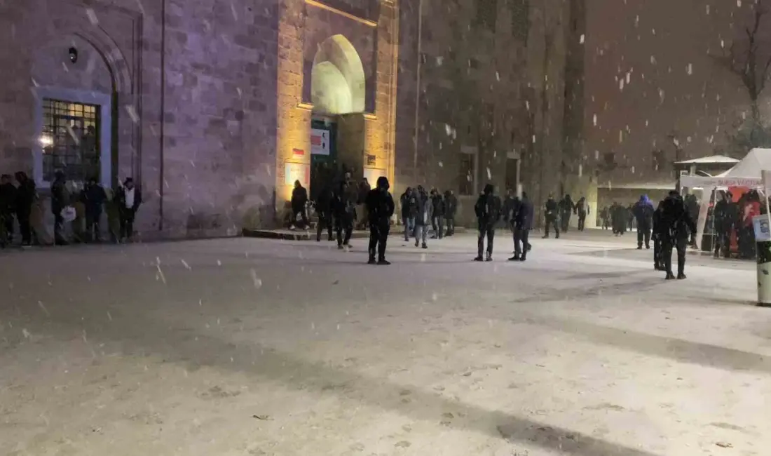 Bursa’da 2026 yılının ilk sabah namazında binlerce vatandaş, yılın ilk