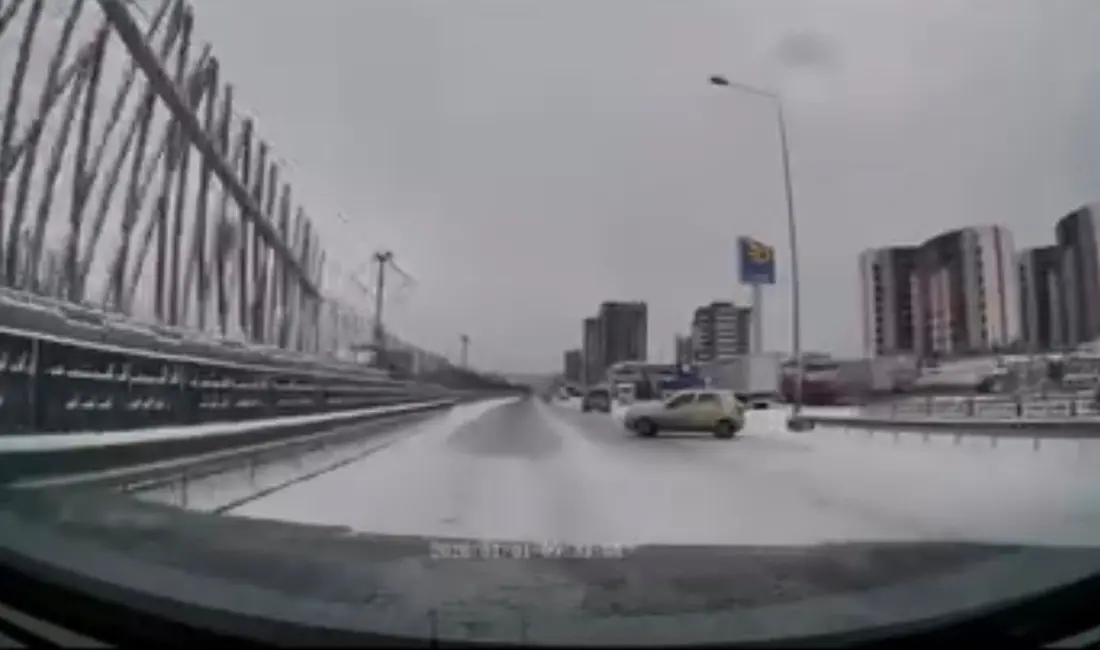 Bursa’da etkili olan yoğun kar yağışı ve buzlanma nedeniyle şehir