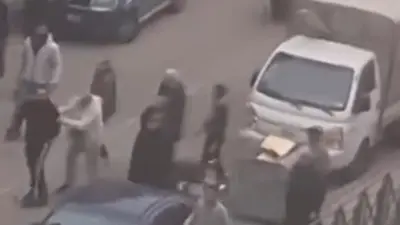 Bursa’da cadde ortasında çıkan kavga sonrası ortalık savaş alanına döndü.