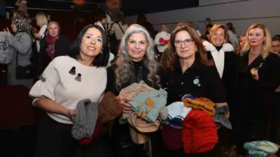 Bursa’da yüzlerce kadın aynı andı sinema salonunda toplanıp hem film