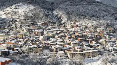 Bursa’da şehir merkezine yağan kar yağışıyla birlikte Uludağ’ın eteklerindeki tarihi