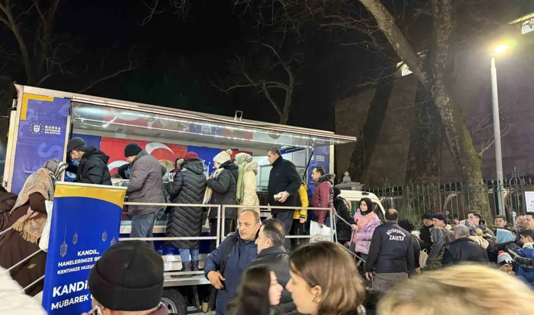 Bursa’da Miraç Kandili dolayısıyla vatandaşlar camilere akın ederek mübarek geceyi