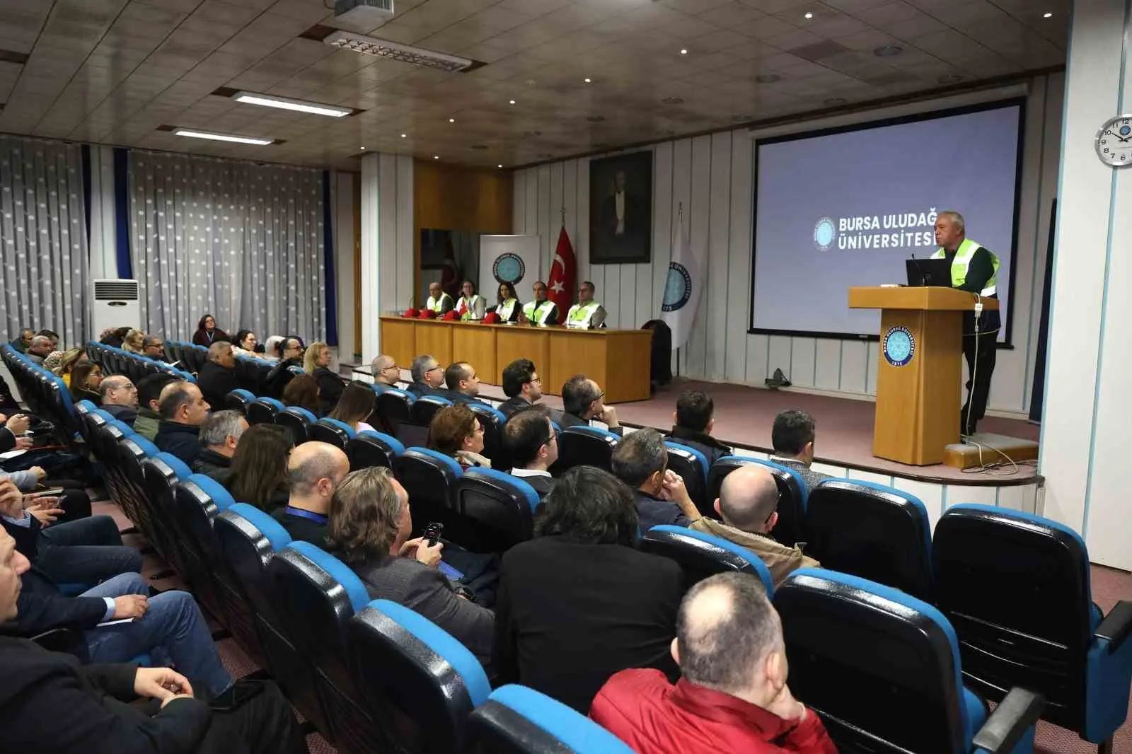 Bursa Uludağ Üniversitesi (BUÜ), bünyesindeki tüm birimlerde İş Sağlığı ve