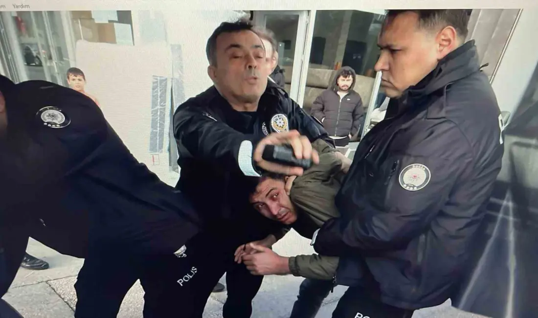 Bursa Büyükşehir Belediye Başkanı Mustafa Bozbey’e fiziki saldırı girişiminde bulunan