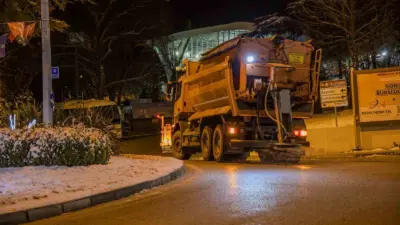 Bursa Büyükşehir Belediyesi, kent genelinde etkisini sürdüren kar yağışı ve
