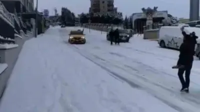Bursa’da yeni yılın ilk saatlerinde yoğun kar yağışı herkesi hazırlıksız