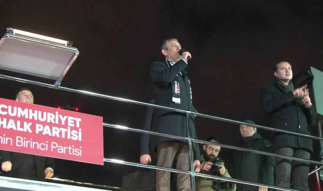 CHP Genel Başkanı Özgür Özel, partisi tarafından Beşiktaş’ta düzenlenen mitingde