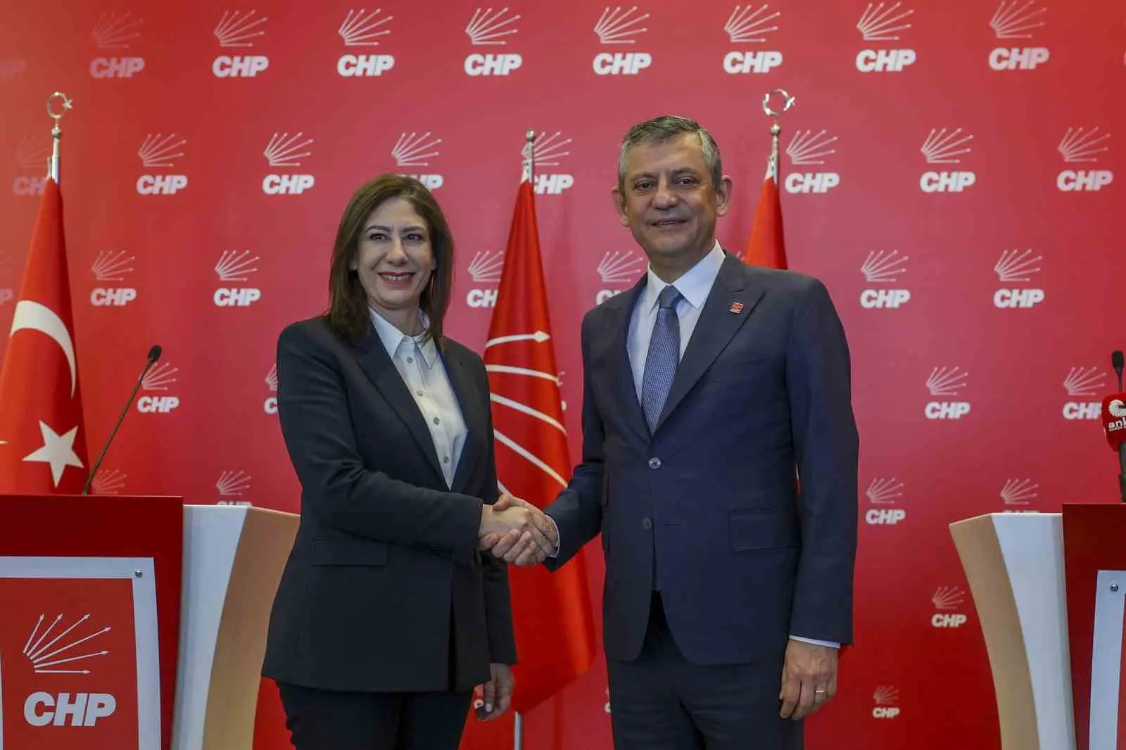Cumhuriyet Halk Partisi (CHP) Genel Başkanı Özgür Özel, Murat Çalık’ın