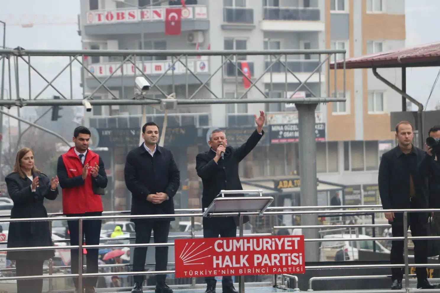 Hatay’da konuşan CHP Genel Başkanı Özgür Özel, 20 bin TL’ye