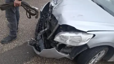 Bursa’da çöp toplayan işçi, çöp kamyonu ile arkadan gelen otomobilin