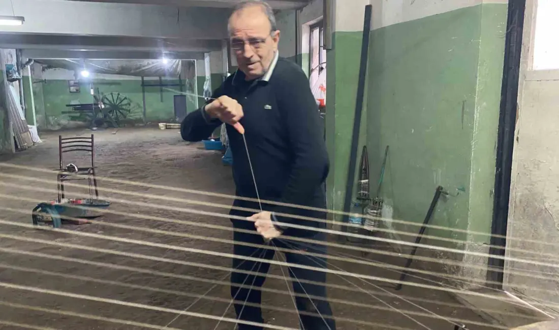 Cumhurbaşkanı Recep Tayyip Erdoğan’ın elinden “Yaşayan İnsan Hazineleri” ödülünü alan