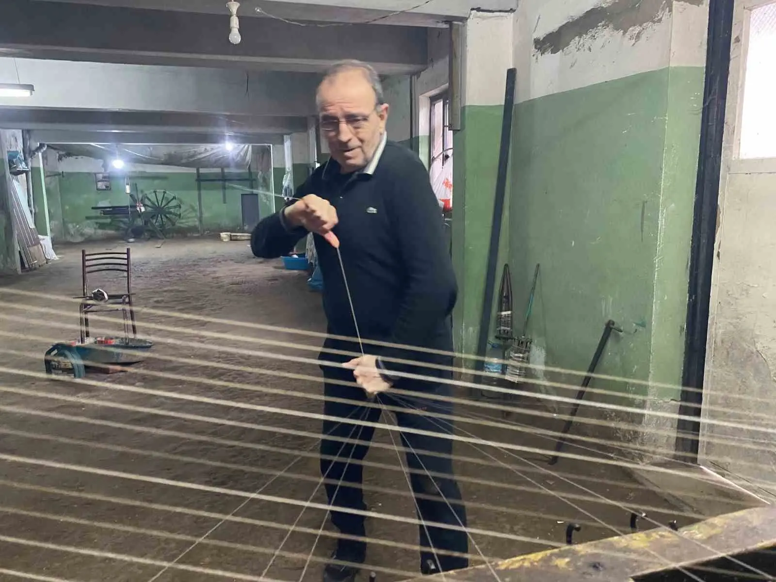 Cumhurbaşkanı Recep Tayyip Erdoğan’ın elinden “Yaşayan İnsan Hazineleri” ödülünü alan