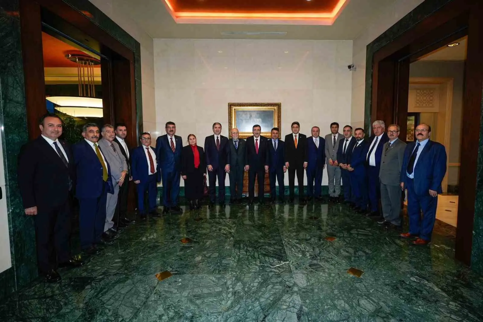 Cumhurbaşkanı Yardımcısı Cevdet Yılmaz, Avrupa’dan gelen Ezidi toplumu temsilcilerini Cumhurbaşkanlığı