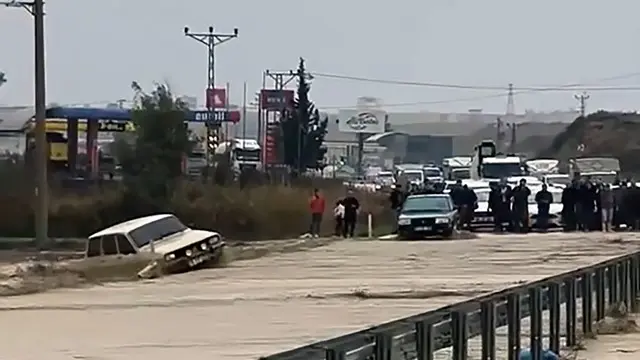 AK Parti Adana İl Başkanı Tamer Dağlı, Adana’da yaşanan sel