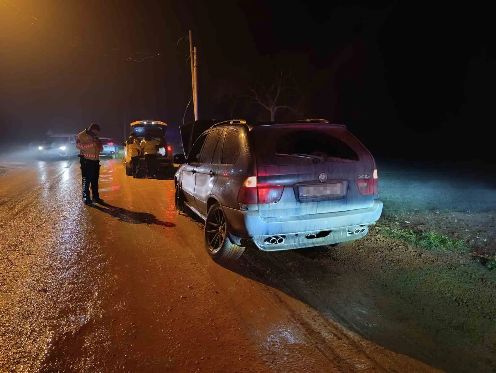 Bursa’nın İnegöl ilçesinde polis ekiplerinin ’dur’ ihtarına uymayan alkollü sürücü,