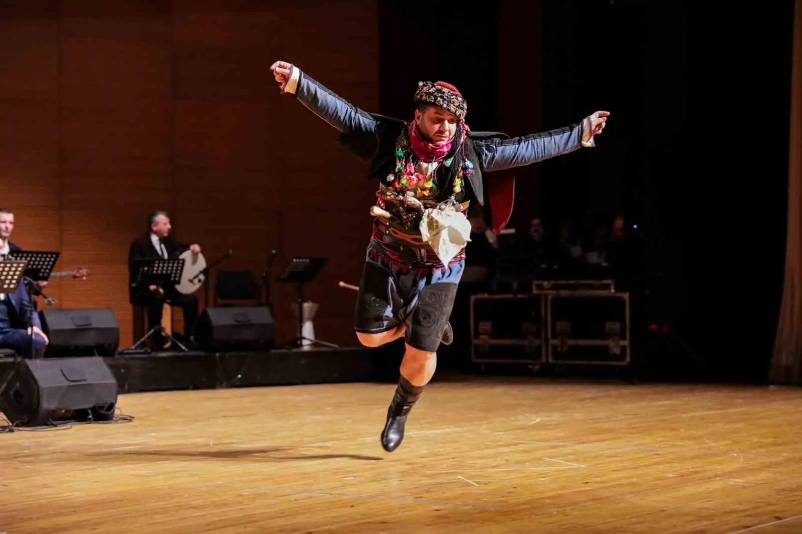 Bursa Büyükşehir Belediyesi tarafından gerçekleştirilen ‘Ege’nin İki Yakası’ konseri, Ege’nin