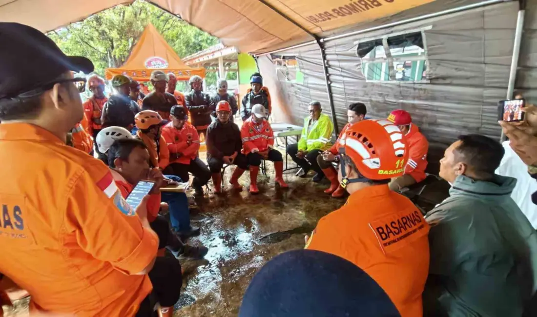 Endonezya’nın Batı Java eyaletinde şiddetli yağışların ardından meydana gelen heyelanda