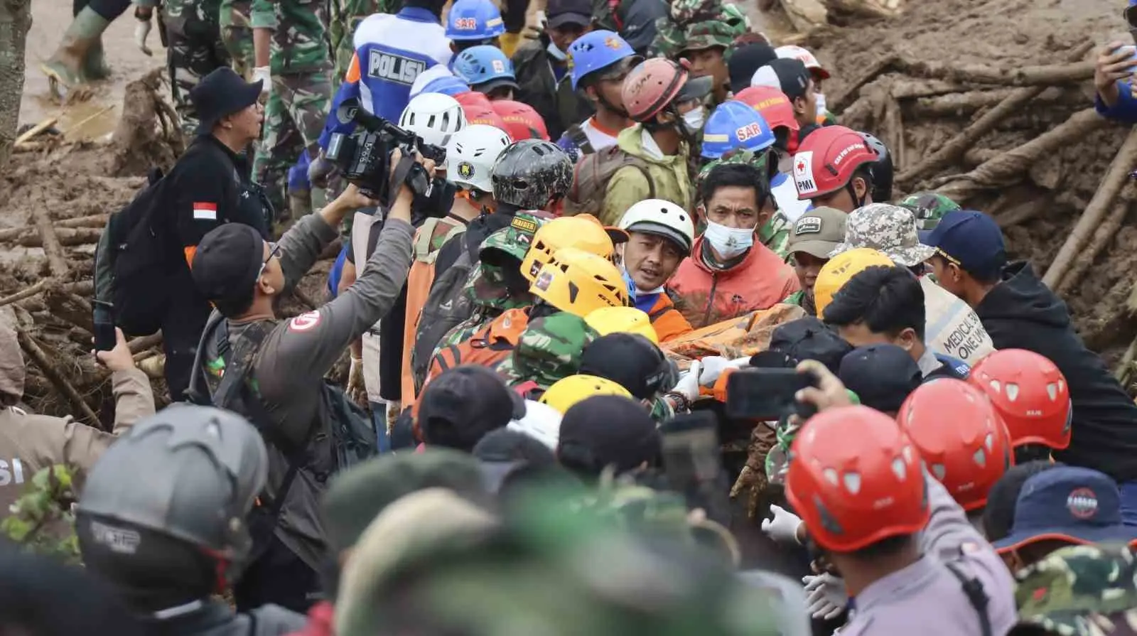 Endonezya’nın Batı Java eyaletinde geçtiğimiz hafta meydana gelen toprak kaymasında