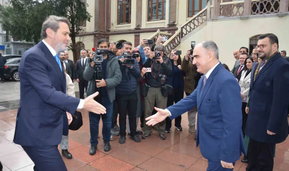 Enerji ve Tabii Kaynaklar Bakanı Alparslan Bayraktar, Manisa Valisi Vahdettin