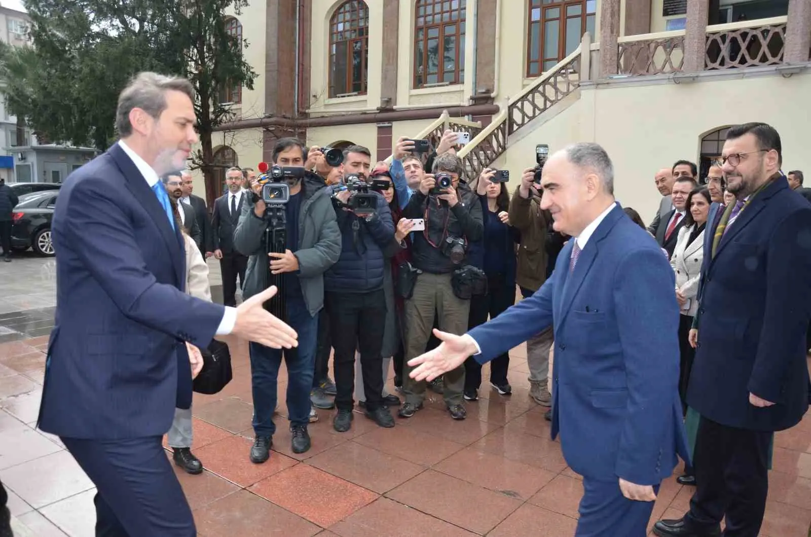 Enerji ve Tabii Kaynaklar Bakanı Alparslan Bayraktar, Manisa Valisi Vahdettin