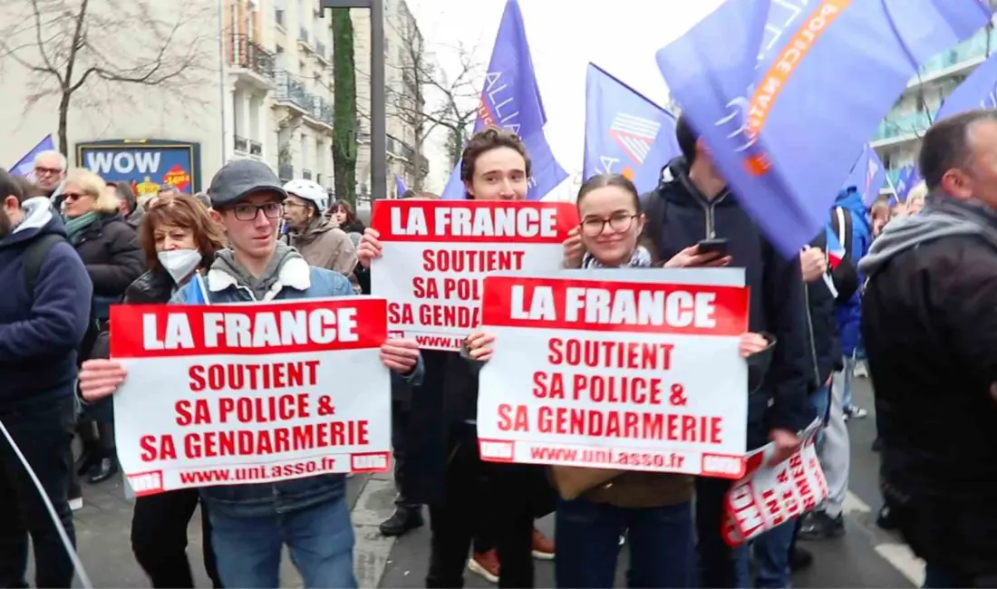 Fransa’nın yaklaşık 20 büyük kentinde binlerce polis çalışanı ve sivil,