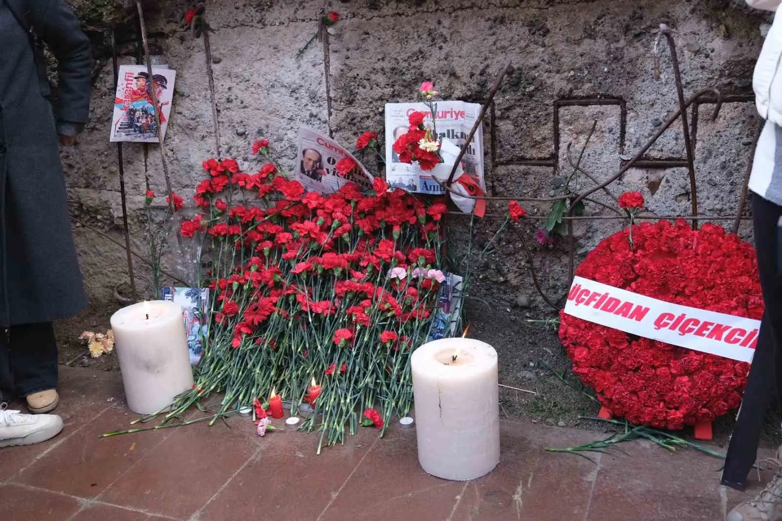 Gazeteci ve Yazar Uğur Mumcu, ölümünün 33’üncü yıl dönümünde evinin