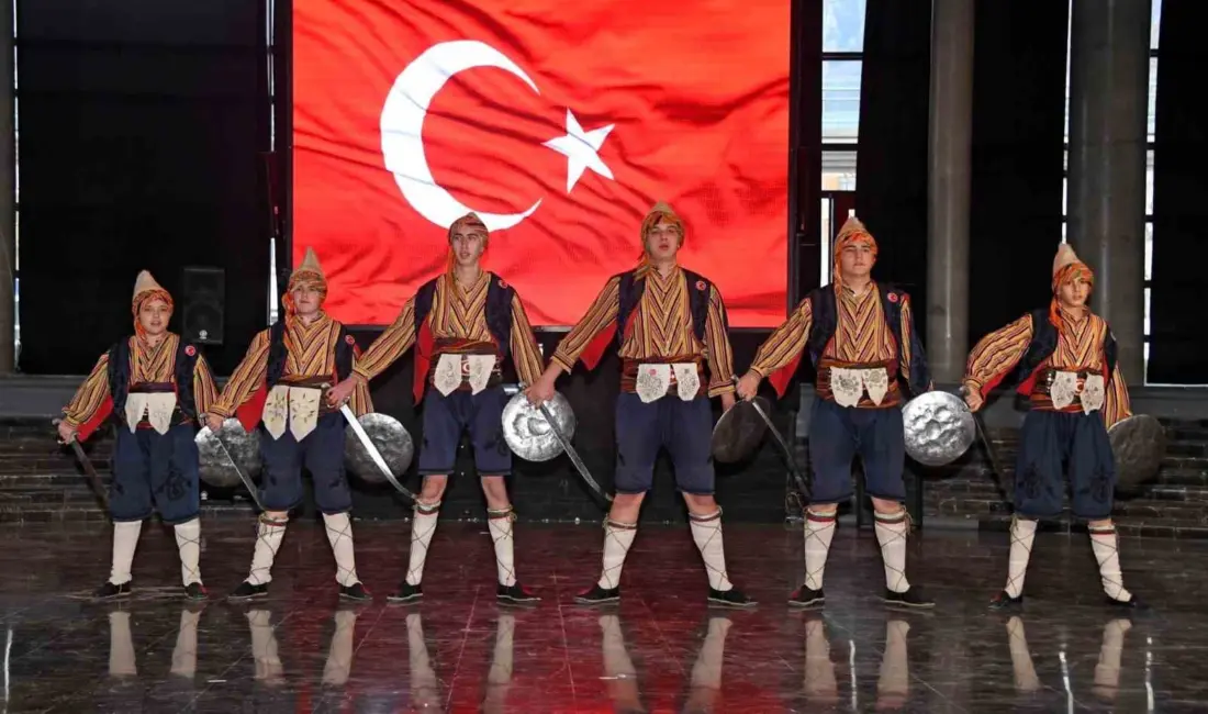 Tarihi Mehter Takımı ve Bursa Tahtakıran Kılıç Kalkan Ekibi, geçmişin