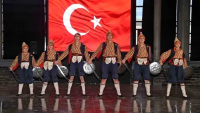 Tarihi Mehter Takımı ve Bursa Tahtakıran Kılıç Kalkan Ekibi, geçmişin