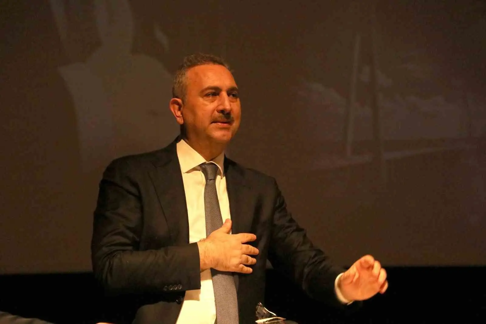 AK Parti MYK Üyesi ve TBMM Grup Başkanvekili Abdülhamit Gül,