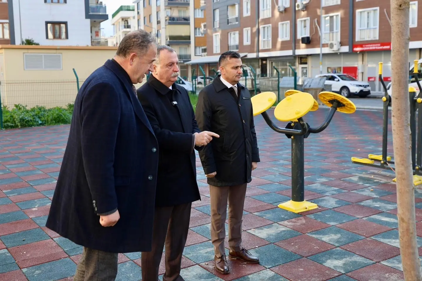 Yunusemre Belediye Başkanı Semih Balaban, Atatürk Mahallesi’nde yapımı tamamlanma aşamasına
