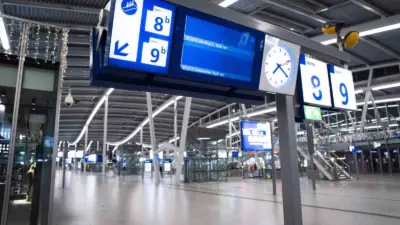 Hollanda’da etkisini sürdüren kar yağışı ve olumsuz hava şartları nedeniyle