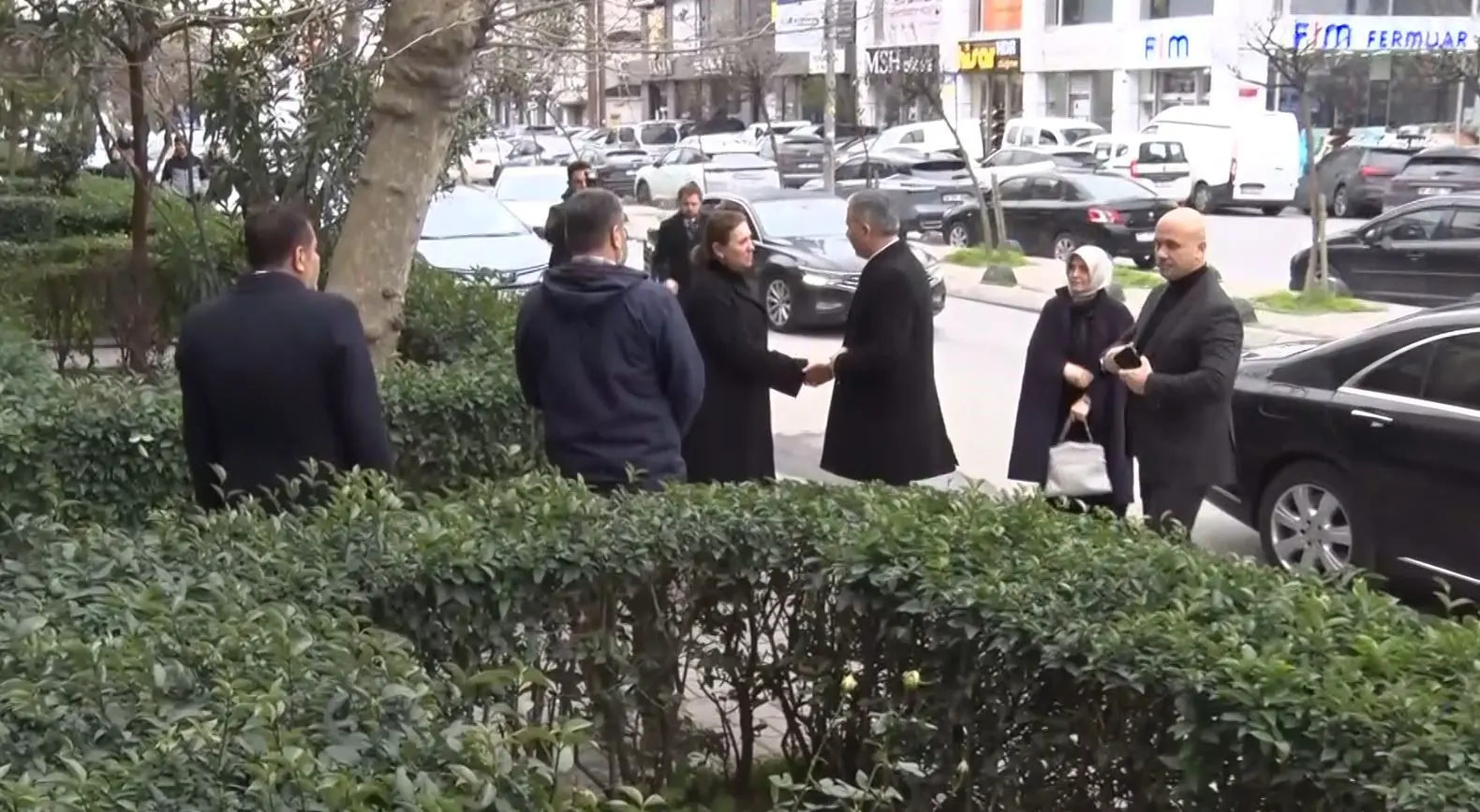 İçişleri Bakanı Ali Yerlikaya, Güngören’de bıçaklanarak öldürülen Atlas Çağlayan’ın ailesine