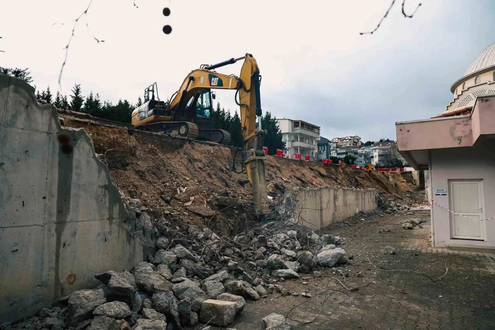 Bursa’nın Nilüfer ilçesinde Mevlana Camisi yanında geçen ay çöken istinat