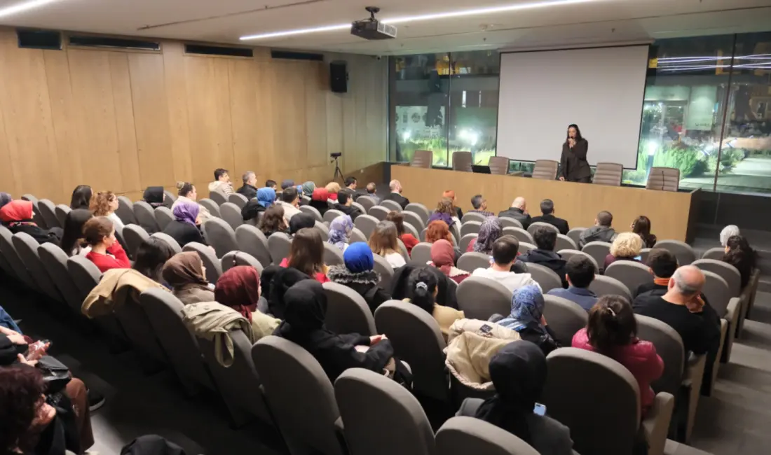 İnegöl Belediyesi, Otizmli Araştırmacı Yazar Espina Hande Ayas’ın konuşmacı olarak