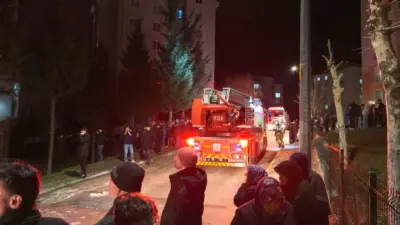 Bursa’nın İnegöl ilçesinde bir apartman dairesinde çıkan yangında, 1’i çocuk