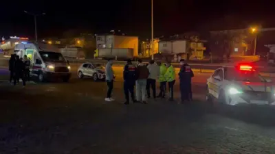 Bursa’nın İnegöl ilçesinde iki otomobilin çarpıştığı kazada, 1’i çocuk 3