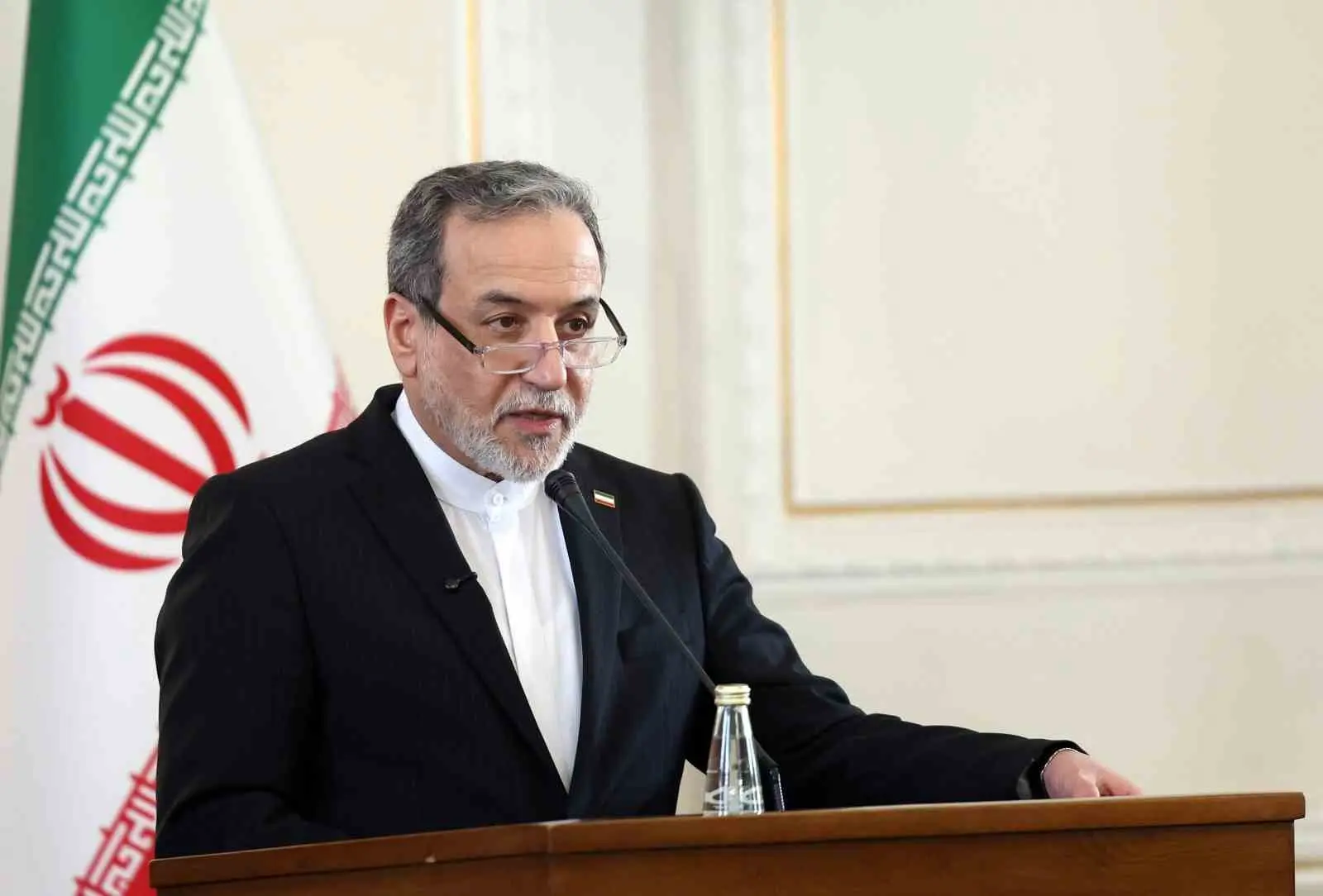 İran Dışişleri Bakanı Abbas Arakçi, “ABD ordusu, silahlı kuvvetlerimizin tatbikatlarını