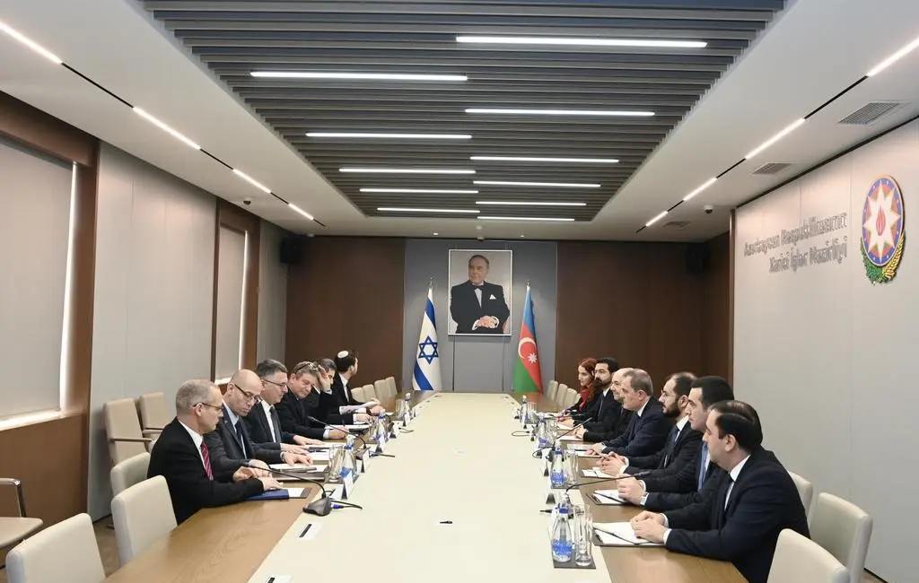 İsrail Dışişleri Bakanı Gideon Saar, Azerbaycan Dışişleri Bakanı Ceyhun Bayramov