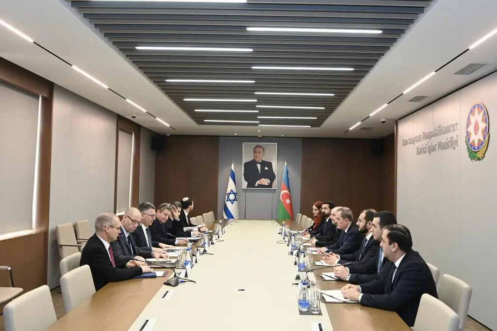 İsrail Dışişleri Bakanı Gideon Saar, Azerbaycan Dışişleri Bakanı Ceyhun Bayramov