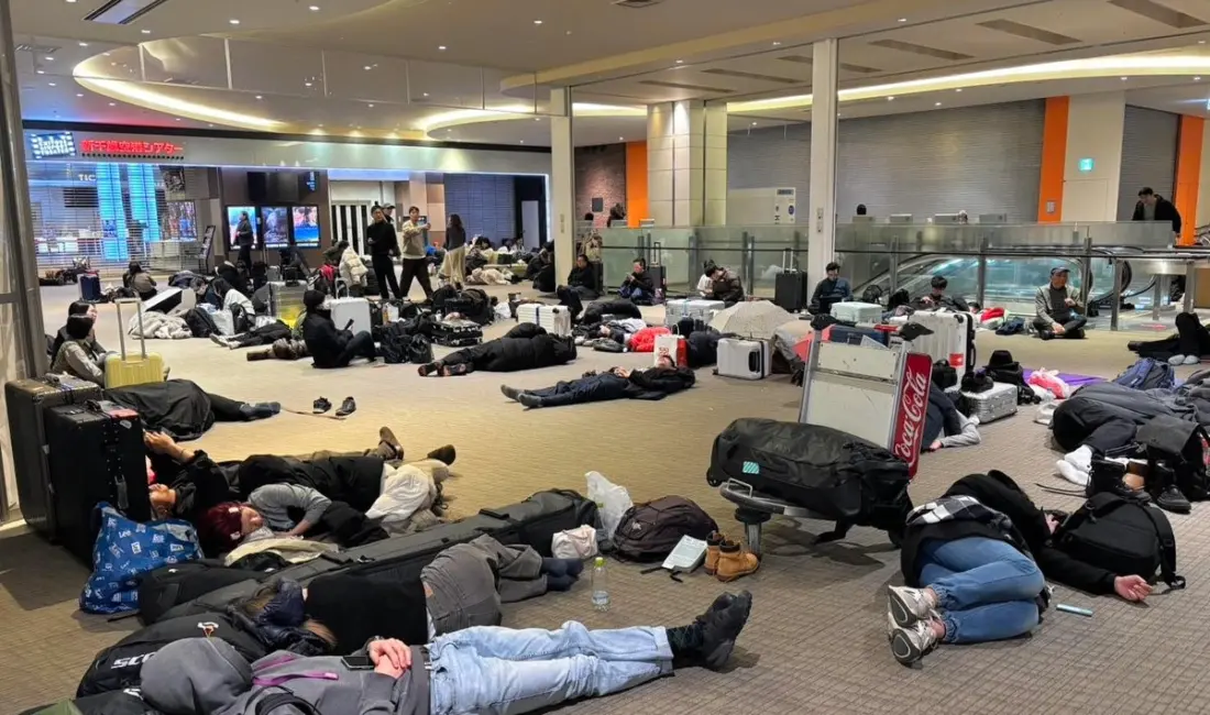 Japonya’nın Hokkaido eyaletinde etkili olan şiddetli kar yağışı nedeniyle uçak