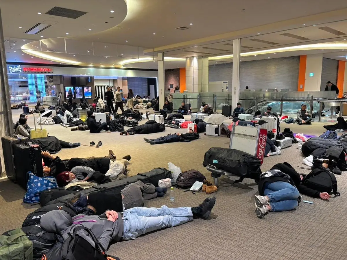 Japonya’nın Hokkaido eyaletinde etkili olan şiddetli kar yağışı nedeniyle uçak