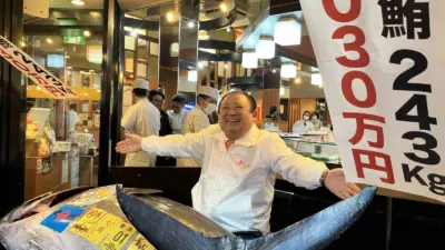 Japonya’daki Toyosu Balık Hali’nde düzenlenen geleneksel yeni yıl mezatında 243