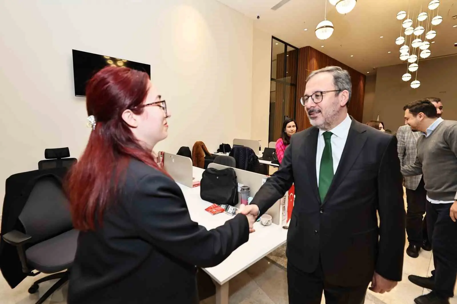 İzmir’de faaliyet gösteren yerel basın kuruluşlarıyla bir araya gelen Önceki