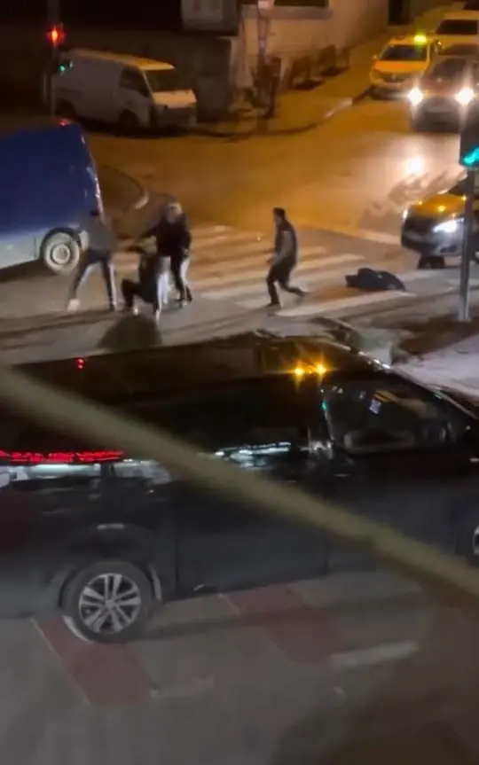 Bursa’nın Yıldırım ilçesinde trafikte yaşanan kavga sırasında bir çocuğun yola